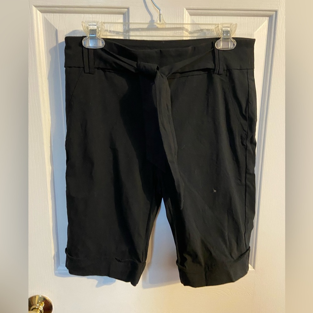 SOHO Black, Mid-Thigh Slip-On Shorts With Faux Fie Belt. Elastic Waist. SZ M